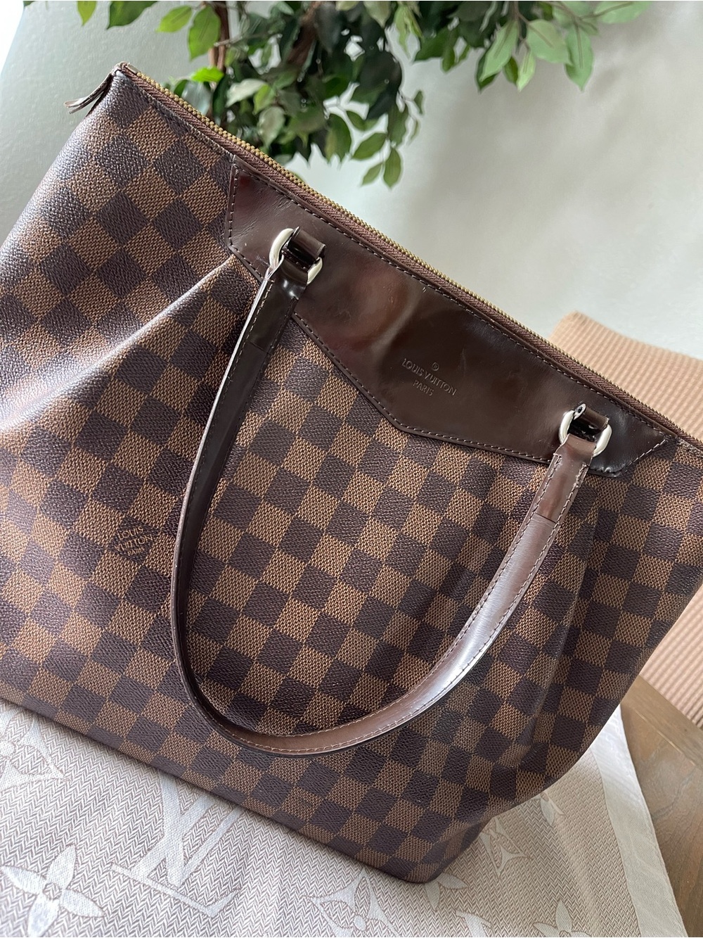 Louis Vuitton Brown Damier Canvas Shoulder Tote - Picture 2 of 7
